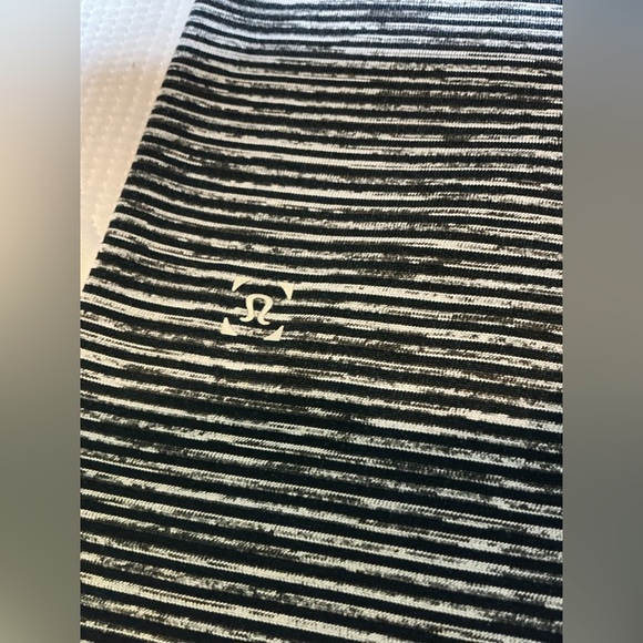 Lululemon Athletica Blue Black Gradient Short Sleeve Tee - Picture 6 of 7